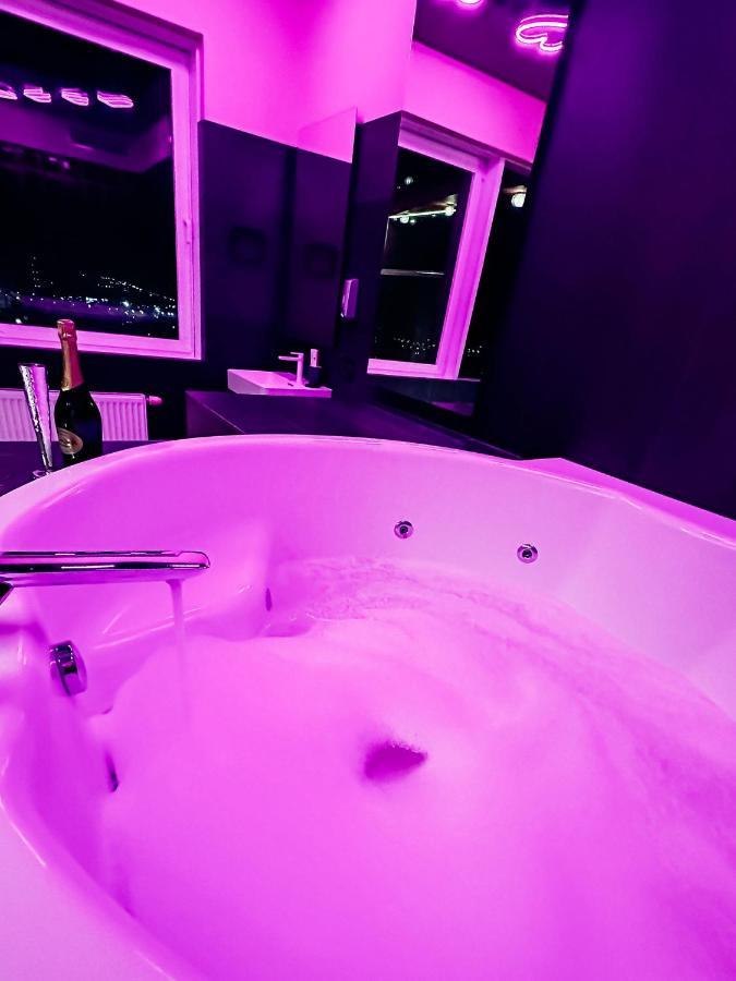 Sky Deep Jacuzzi 30 Floor Apartment ไคลเพดา ภายนอก รูปภาพ